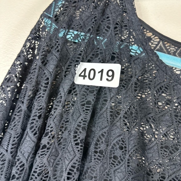 Ruby red xlarge black / white p2p 24-1/2 length 28” lacy crochet top - Picture 3 of 4